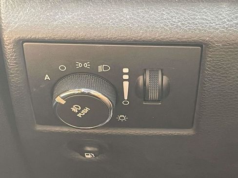 Used 2013 Jeep Grand Cherokee Overland w/ Advance Technology Group image 27