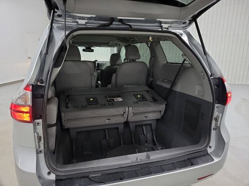 Certified 2020 Toyota Sienna XLE image 5