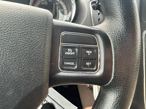 Used 2016 Dodge Grand Caravan SXT FWD image 18