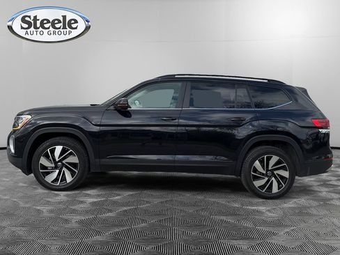 Used 2024 Volkswagen Atlas SE AWD/4WD image 2