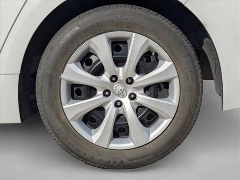 Used 2024 Toyota Corolla LE image 18