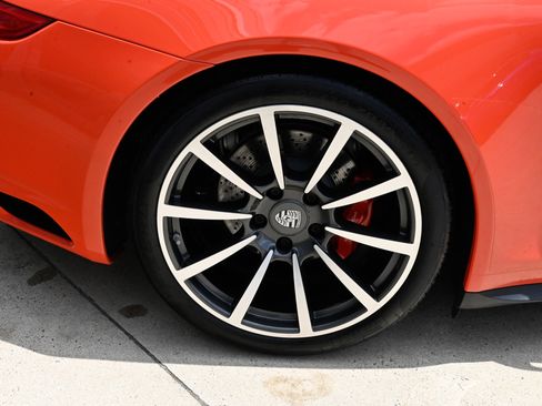 Used 2019 Porsche 911 Cabriolet image 11