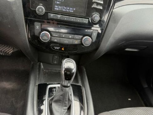 Used 2018 Nissan Rogue Sport SV image 18