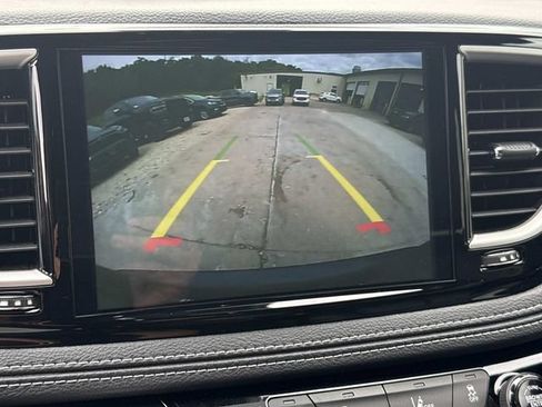 Used 2025 Chrysler Pacifica Select AWD/4WD image 29