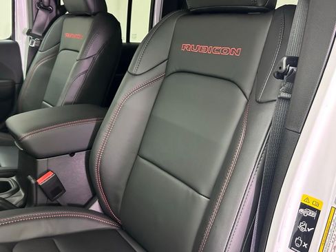 New 2025 Jeep Gladiator Rubicon image 12