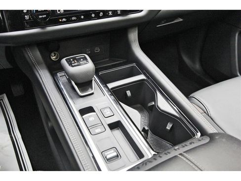 Certified 2024 Nissan Pathfinder Platinum image 24