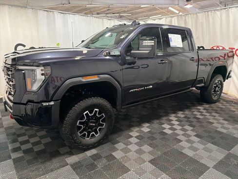 Used 2025 GMC Sierra 2500 AT4X AWD/4WD image 4