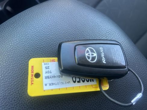 Used 2025 Toyota RAV4 XLE image 15