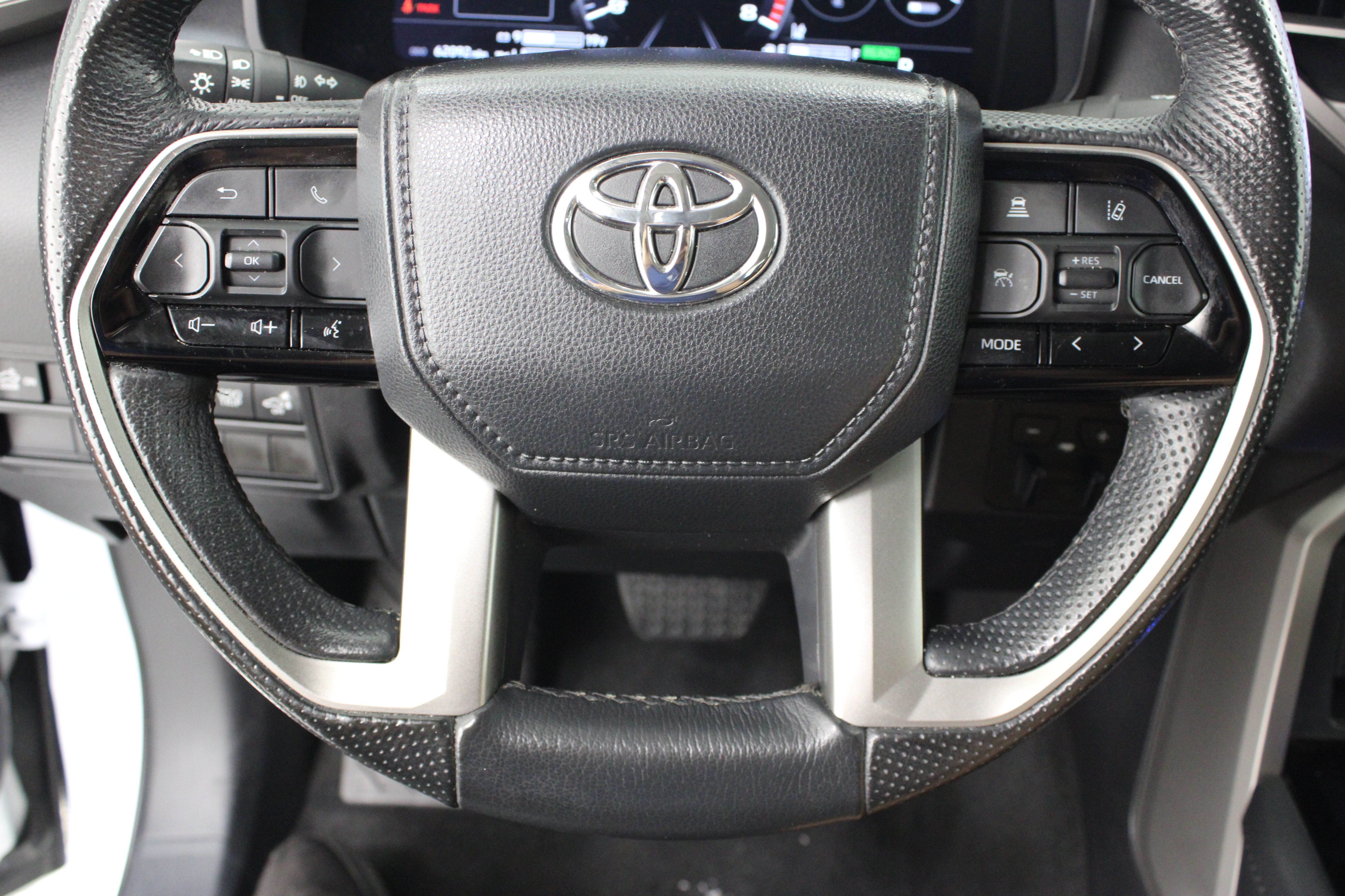 Used 2024 Toyota Tundra Limited w/ Power Package AWD/4WD image 28