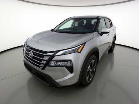 Used 2025 Nissan Rogue SV FWD image 3
