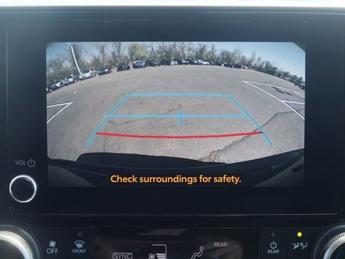 Used 2023 Toyota Highlander XLE AWD/4WD image 23