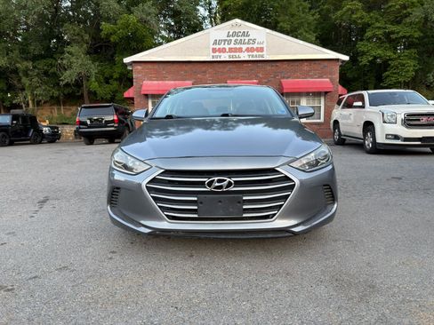 Used 2017 Hyundai Elantra SE FWD image 2