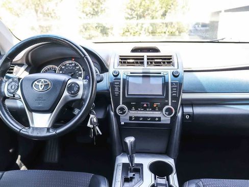 Used 2012 Toyota Camry SE FWD image 12
