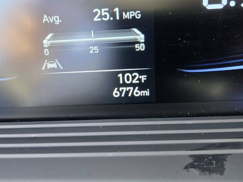 Certified 2025 Hyundai Venue Limited FWD image 24
