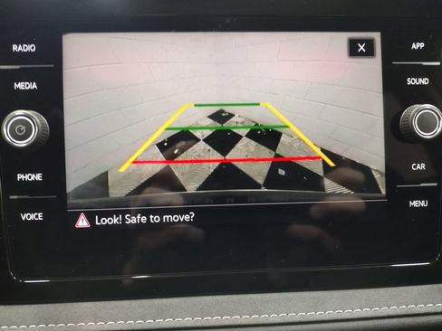 Certified 2025 Volkswagen Taos SE image 9