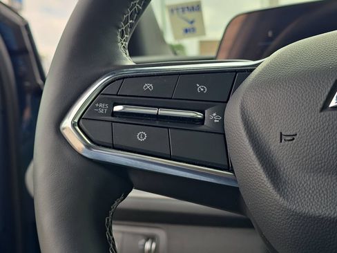 New 2026 Chevrolet Traverse LT w/ Sun and Wheel Package FWD image 25