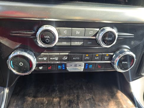 Used 2023 Ford F150 Lariat w/ FX4 Off-Road Package AWD/4WD image 32
