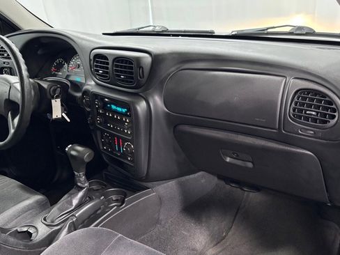 Used 2008 Chevrolet TrailBlazer LT w/ Sun And Sound Package AWD/4WD image 17