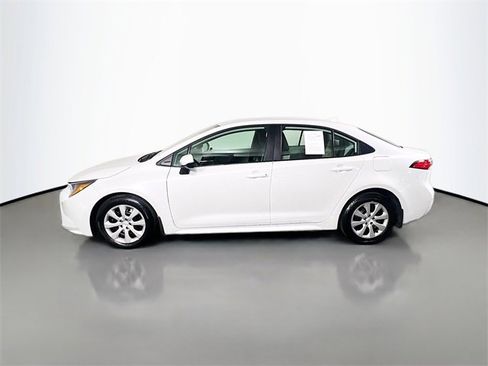 Used 2025 Toyota Corolla LE image 4