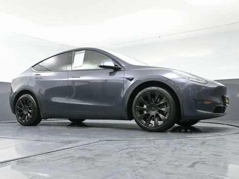 Used 2021 Tesla Model Y Long Range image 52
