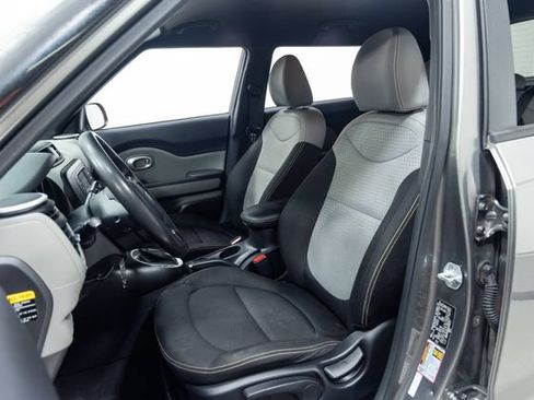 Used 2016 Kia Soul + FWD image 21