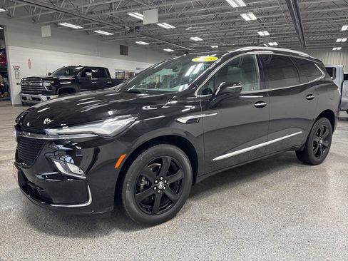 Used 2023 Buick Enclave Essence w/ Experience Buick Package image 3