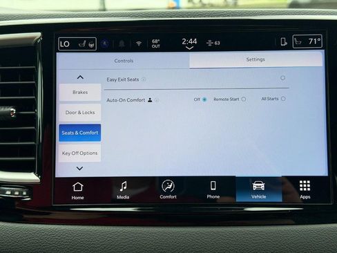 Used 2025 Chrysler Pacifica Select FWD image 42