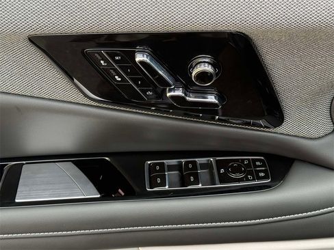 Used 2025 Cadillac Optiq Luxury 1 image 21