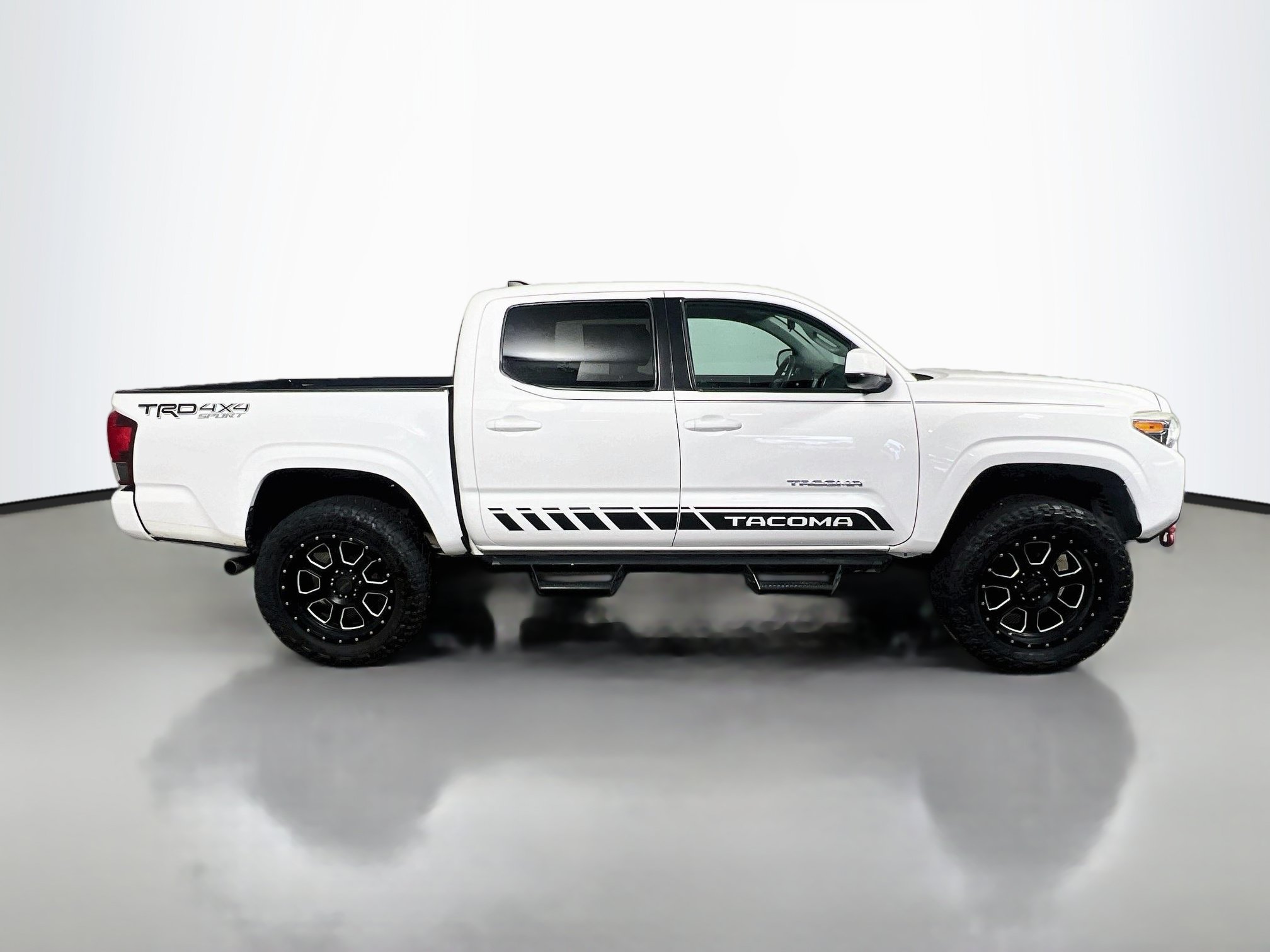 Used 2019 Toyota Tacoma SR w/ SR Convenience Package AWD/4WD image 3