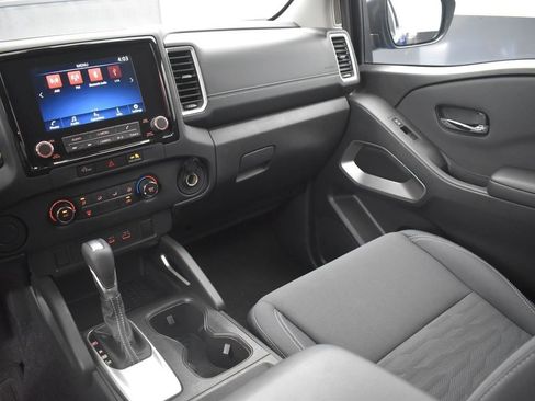 Used 2024 Nissan Frontier SV image 33