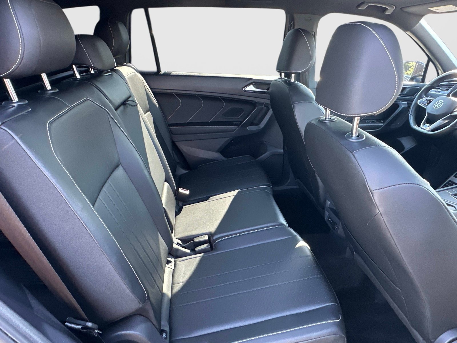 Certified 2023 Volkswagen Tiguan SE R-Line FWD image 10