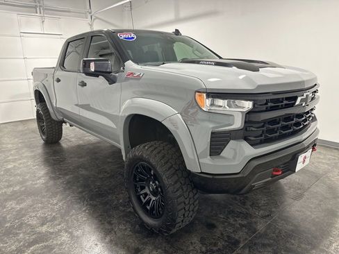 Used 2024 Chevrolet Silverado 1500 LT Trail Boss w/ Convenience Package II AWD/4WD image 3