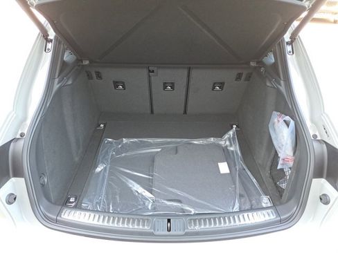 New 2026 Porsche Macan image 15