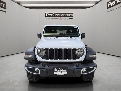Certified 2025 Jeep Gladiator Sport AWD/4WD image 9
