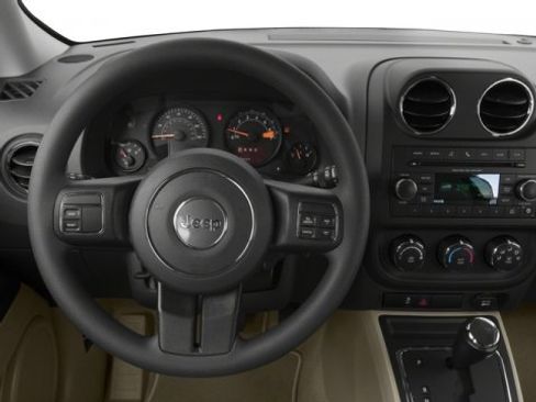 Used 2017 Jeep Patriot High Altitude image 10