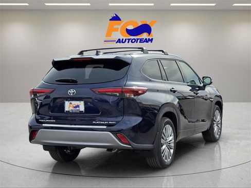 New 2026 Toyota Highlander Platinum image 5
