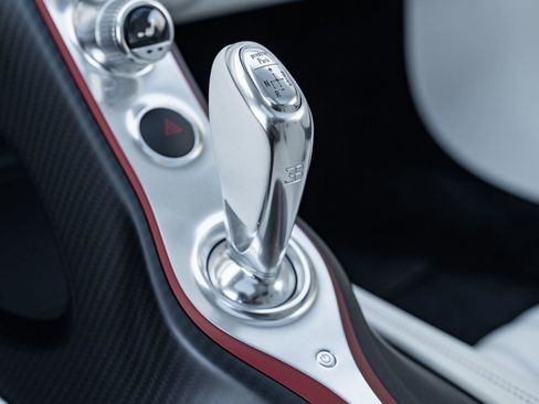 Used 2021 Bugatti Chiron image 32