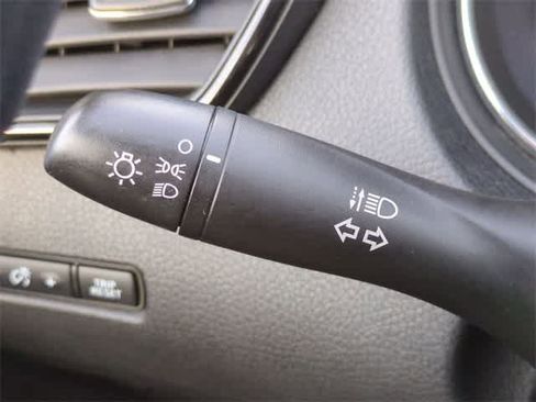 Used 2019 Nissan Rogue image 26