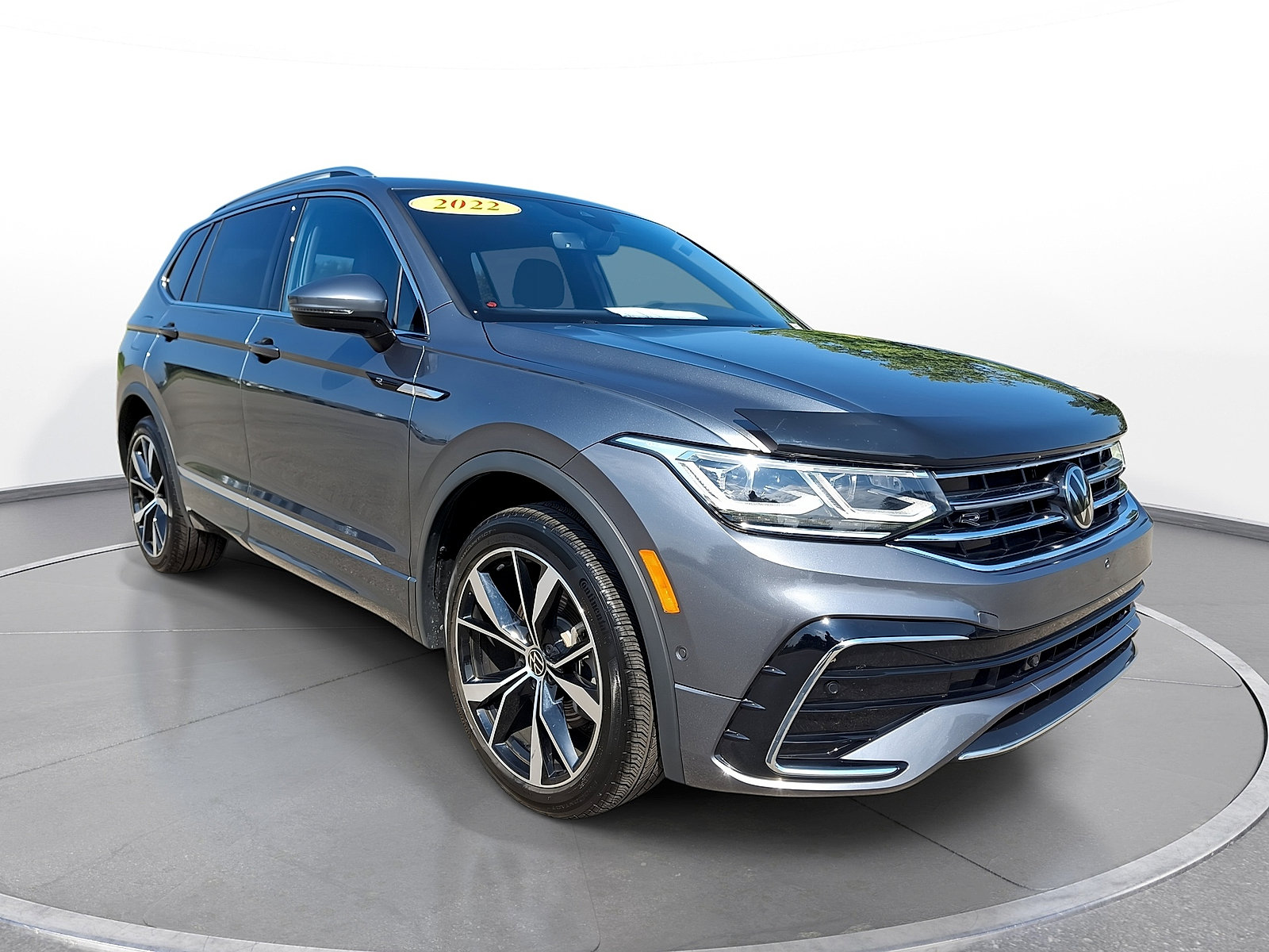 Used 2022 Volkswagen Tiguan SEL R-Line AWD/4WD image 1