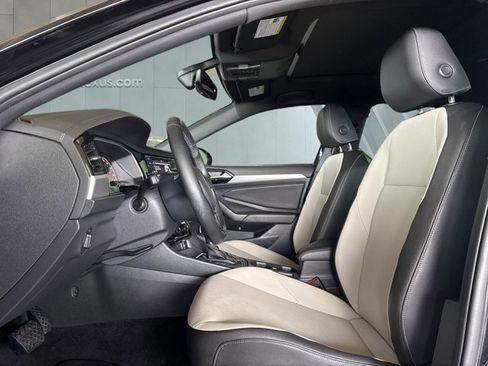 Used 2019 Volkswagen Jetta R-Line image 9