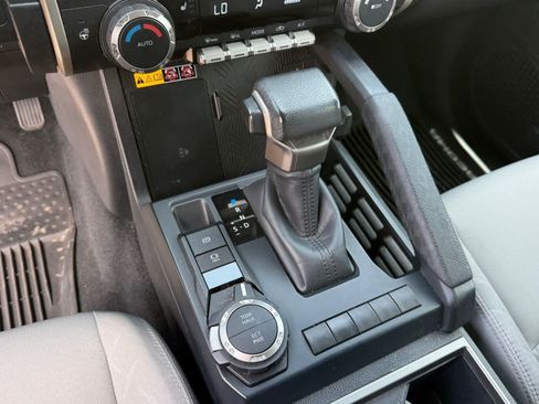 Used 2024 Toyota Tacoma SR5 AWD/4WD image 26