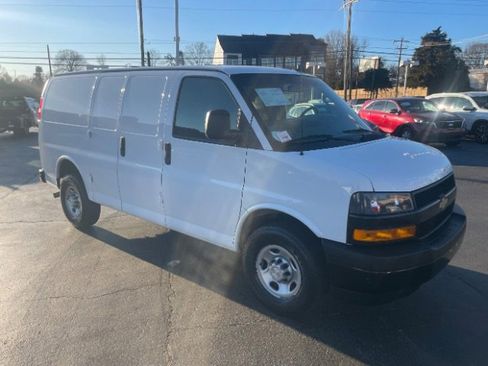 Used 2021 Chevrolet Express 2500 w/ Driver Convenience Package image 4