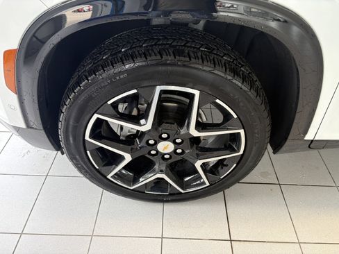 Used 2025 Chevrolet Traverse High Country w/ LPO, Floor Liner Package image 8