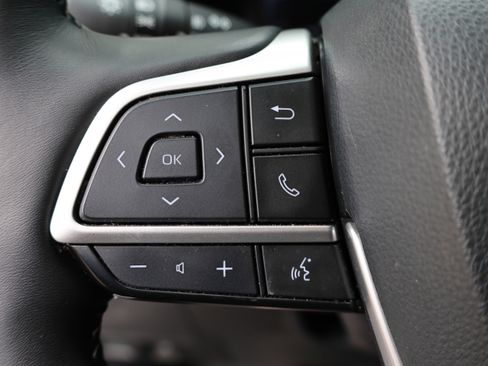 Used 2025 Toyota Highlander Limited AWD/4WD image 25