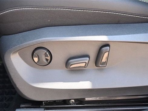 Certified 2024 Volkswagen Taos SE image 25