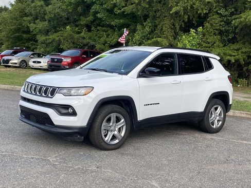 Used 2024 Jeep Compass Latitude AWD/4WD image 1