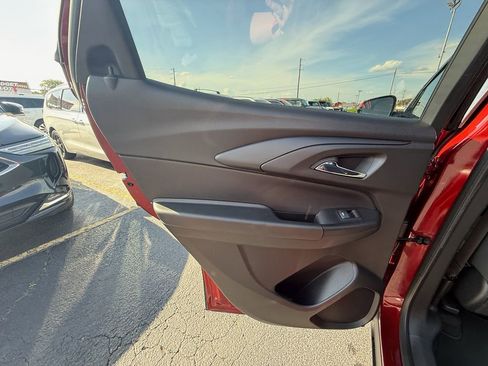 Used 2023 Chevrolet TrailBlazer RS w/ Sun and Liftgate Package AWD/4WD image 18