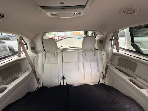 Used 2012 Chrysler Town & Country Limited FWD image 15