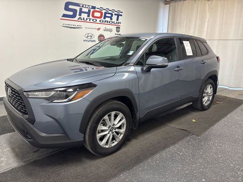 Used 2024 Toyota Corolla Cross LE image 1
