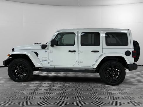 Used 2024 Jeep Wrangler Unlimited Sahara w/ Technology Group AWD/4WD image 2